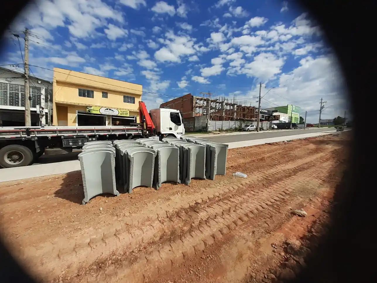 Buscando canaletas de concreto em Atibaia Conte com a Arcovan