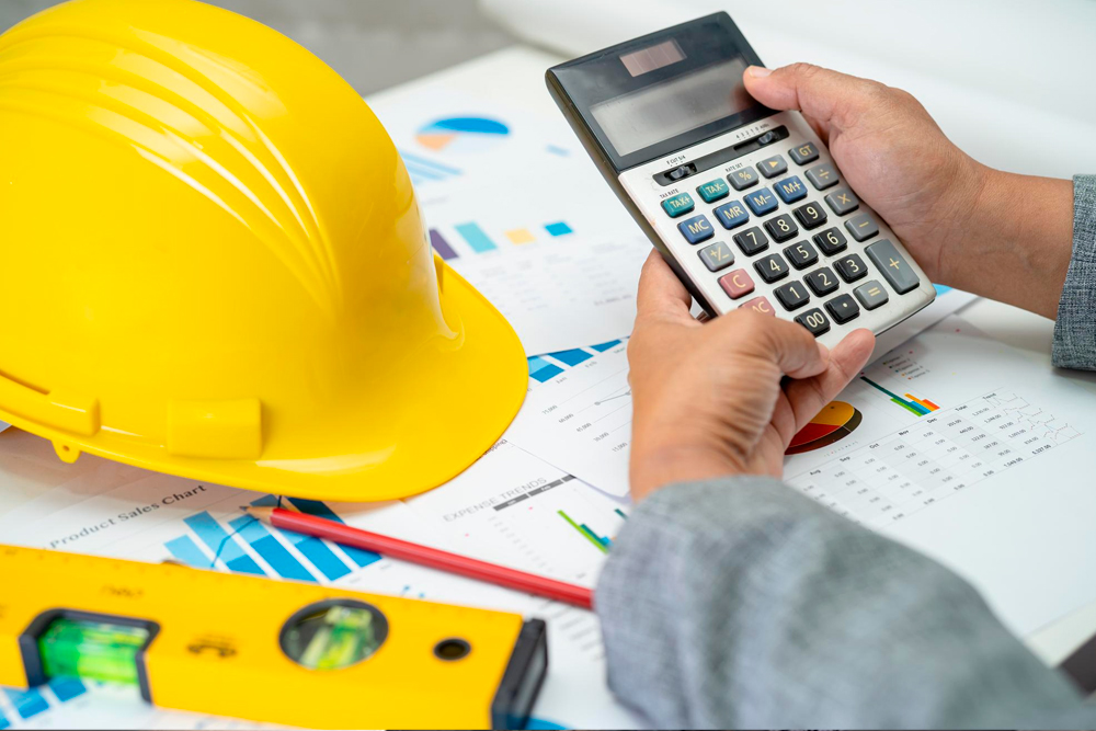 Saiba como peças de concreto pré-fabricado podem garantir economia e eficiência na obra, contribuindo para a redução de custos na construção.