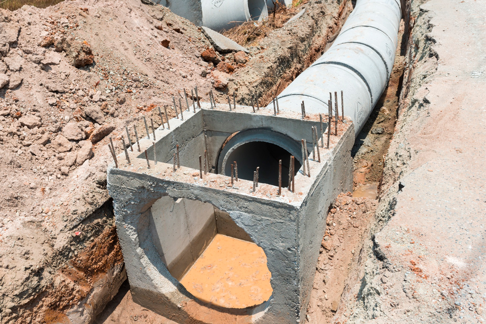 Entenda por que o projeto de drenagem é essencial nas obras e como ele evita alagamentos, erosões e garante a durabilidade da construção.