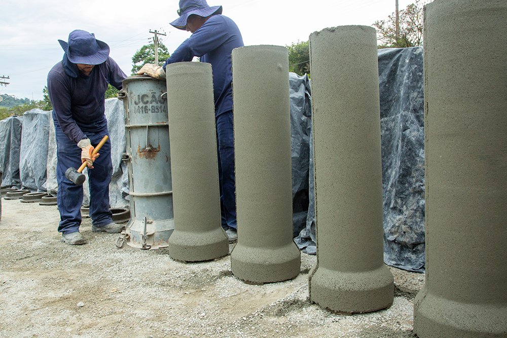 Garanta eficiência no fornecimento de peças de concreto com planejamento, logística e escolha do fornecedor ideal para sua obra.