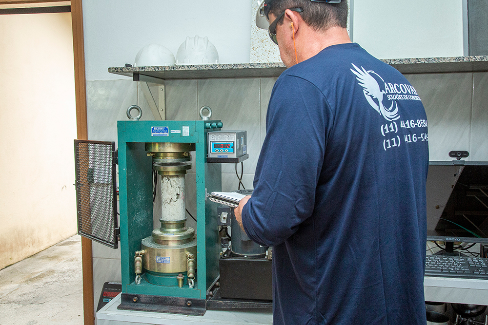 Conheça a Arcovan, referência em concreto pré-moldado. Soluções duráveis, entrega ágil e atendimento técnico para obras de todos os portes.