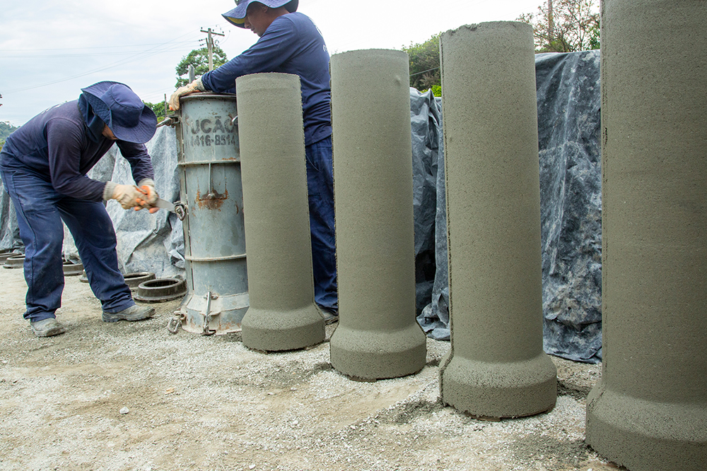 Pré-moldado ou moldado in loco? Comparamos tempo, custo, qualidade e padronização. Descubra qual é melhor para sua obra.