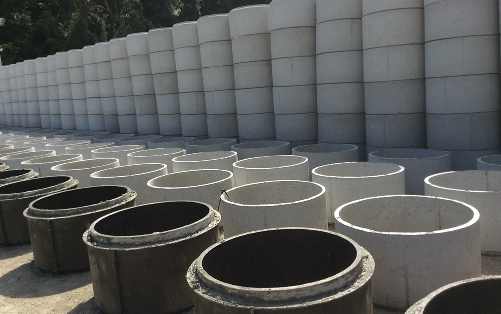 Saiba como peças pré-moldadas tornam cidades mais eficientes com instalação rápida, durabilidade e redução de custos em infraestrutura urbana.